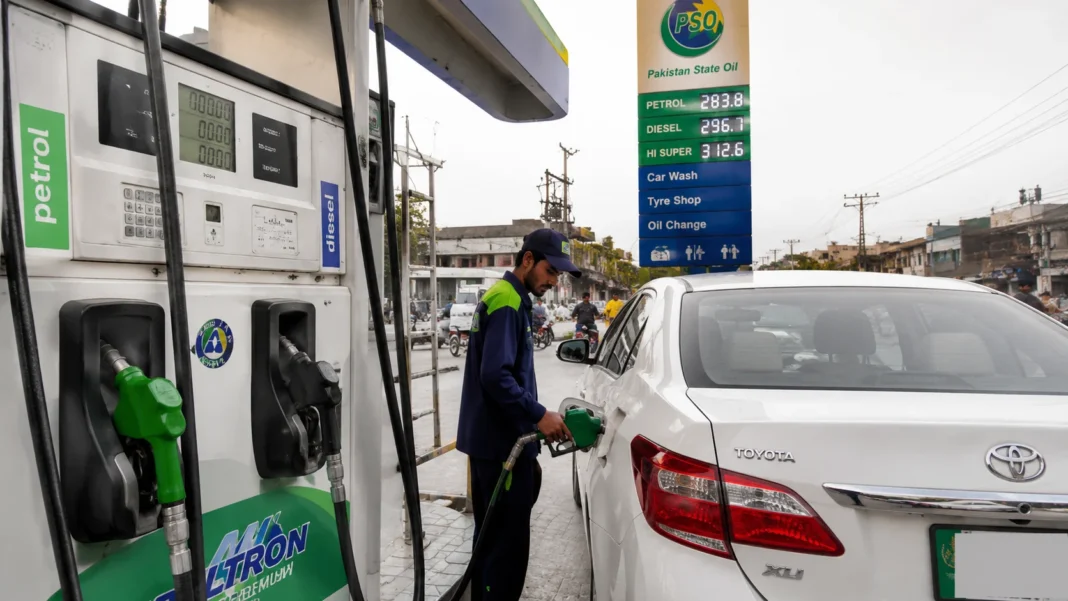 Petrol Prices in Pakistan Likely to Stay Unchanged in Next Weekly Review Petrol Prices in Pakistan Likely to Stay Unchanged in Next Weekly Review