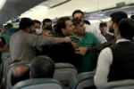 دبئی سے اسلام آباد آنے والی پی آئی اے پرواز میں ہنگامہ، 7 مسافر پولیس کی تحویل میں